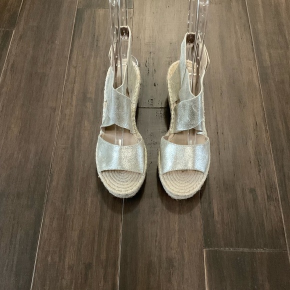 Eileen Fisher Willow Gold Metallic Crisscross Espadrille Wedge Sandals Size 8.5 - Picture 1 of 8